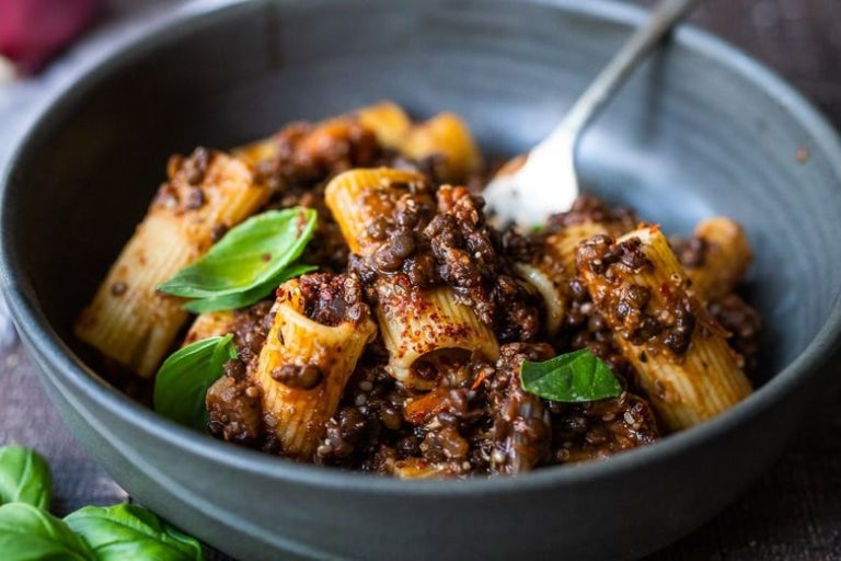 Vöröslencsés bolognai paradicsomos alaplével