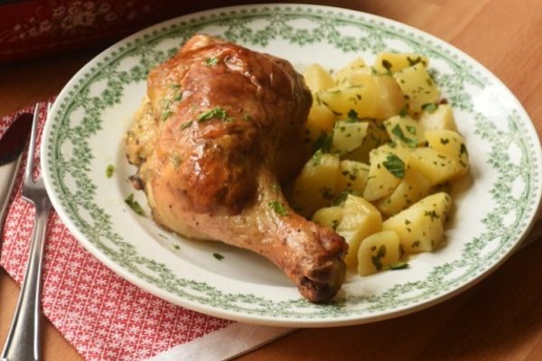 Bolognaival töltött csirkecomb