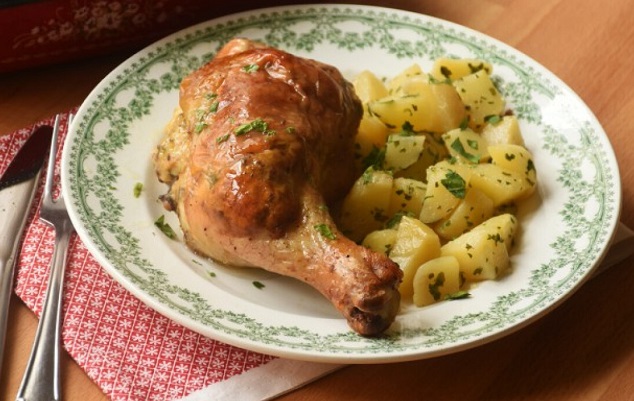 Bolognaival töltött csirkecomb